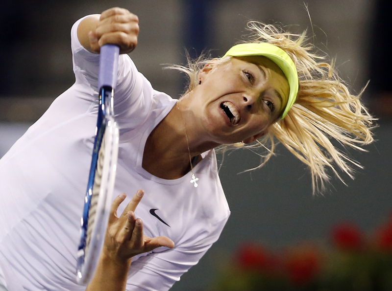 A tenista russa Maria Sharapova vence a italiana Francesca Schiavone em torneio em Indian Wells, na California | REUTERS/Danny Moloshok