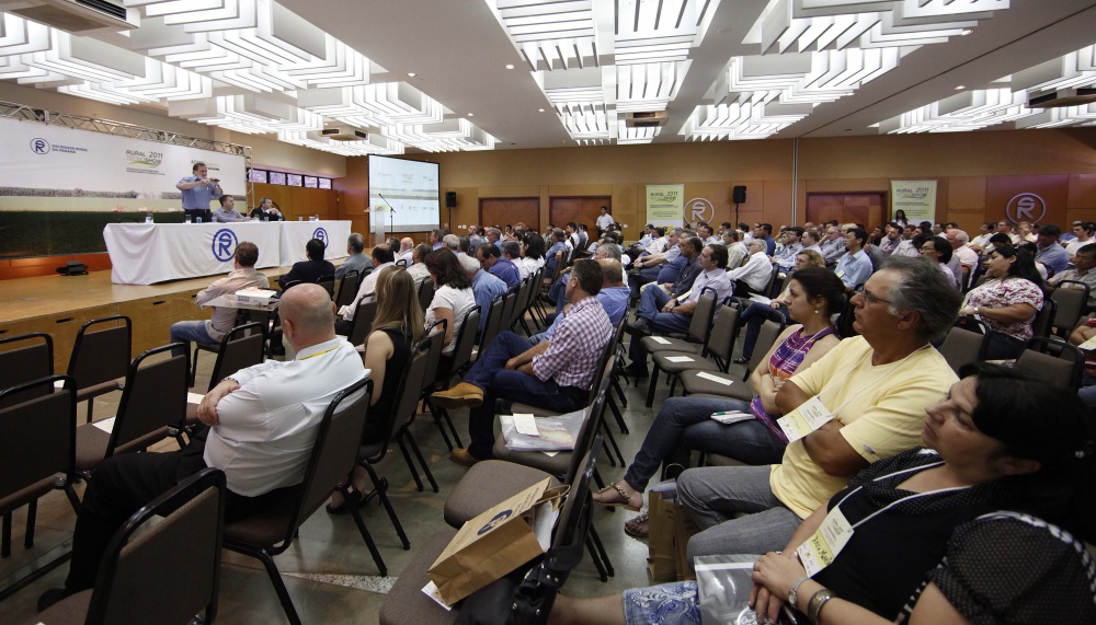 São esperadas mais de 300 pessoas no audiório Milton Alcover, em Londrina. | Jonathan Campos / Gazeta Do Povo