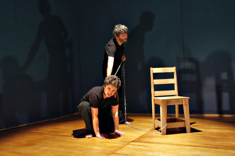 Eduardo Giacomini (em pé) e Leandro: vigor na atuação | Elenize Dezgeniski / Divulgação