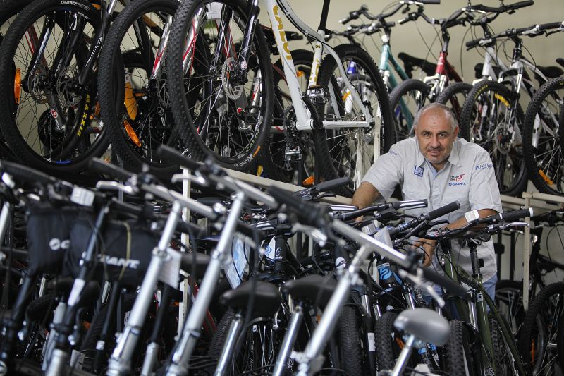 José Luiz Hunger, da Hunger Bikes: A primeira bicicleta que o usuário compra tem um perfil. Dali dois ou três anos, ele vai querer uma melhor, mais equipada | Jonathan Campos/Gazeta do Povo