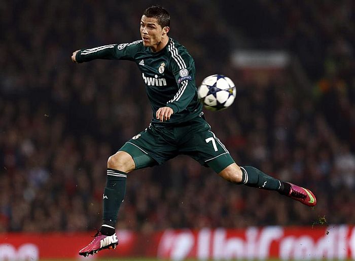 José Mourinho se envolve em mais uma polêmica e bota Cristiano Ronaldo acima de Pelé e Maradona | Kerim Okten / EFE