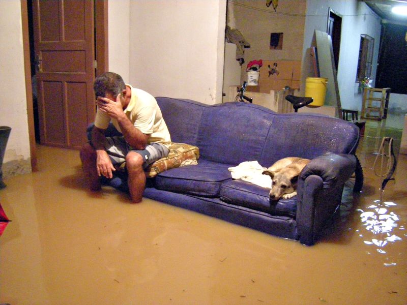 Em Angra dos Reis, águas inundaram dezenas de casas | Almir Lima / Agência Estado