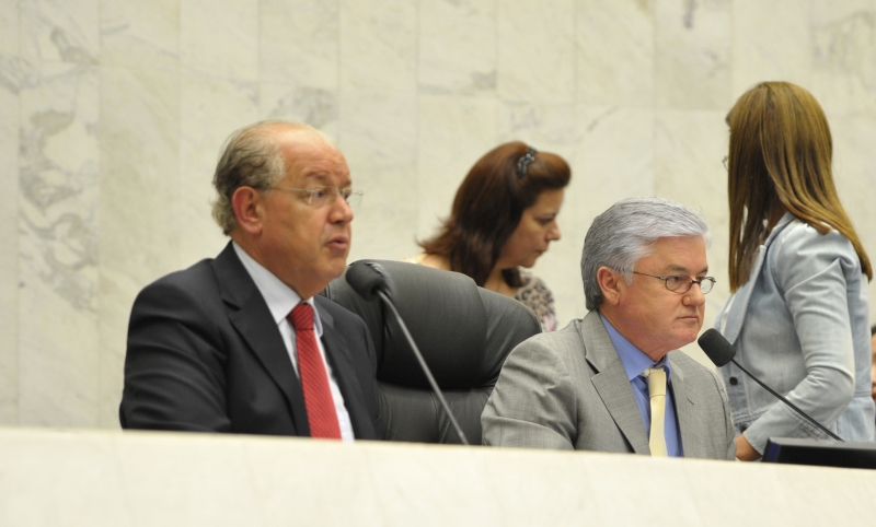 Hauly (esq.): crítica ao aumento dos repasses para os outros poderes e à queda do FPE | Sandro Nascimento/Alep