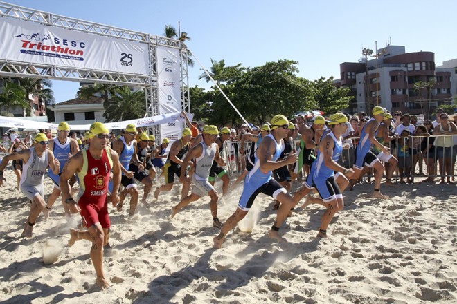 Etapa da prova masculina do Triathlon Sesc Caiobá |
