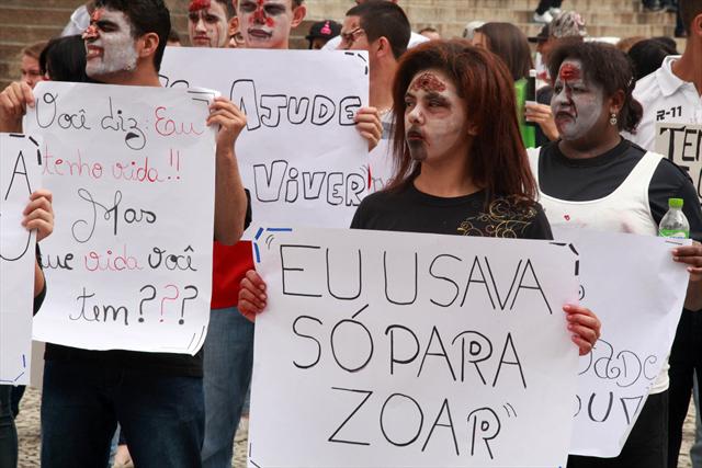 Parte dos manifestantes foi vestida de zumbi | Cesar Brustolin/SMCS