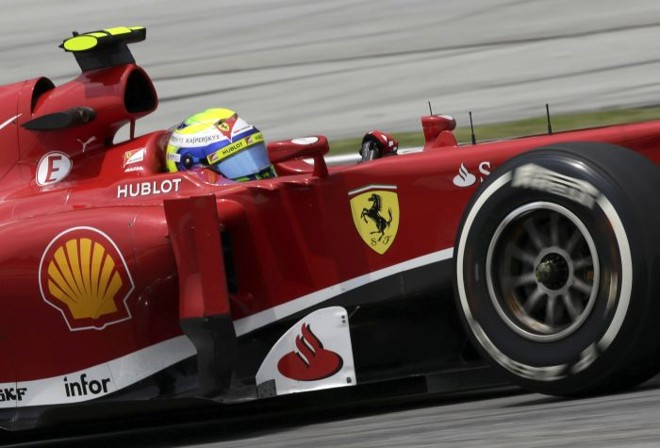 Felipe Massa na pista de Sepang durante o primeio dia de treinos para o GP da Malásia | Tim Chong / Reuters