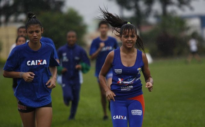 Meninas se esforçam em Campo Mourão nos treinamentos de atletismo |