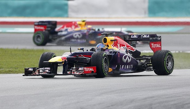Vettel e Weber, ambos da Red Bull, foram protagonista de disputa polêmica pelo primeiro lugar | 