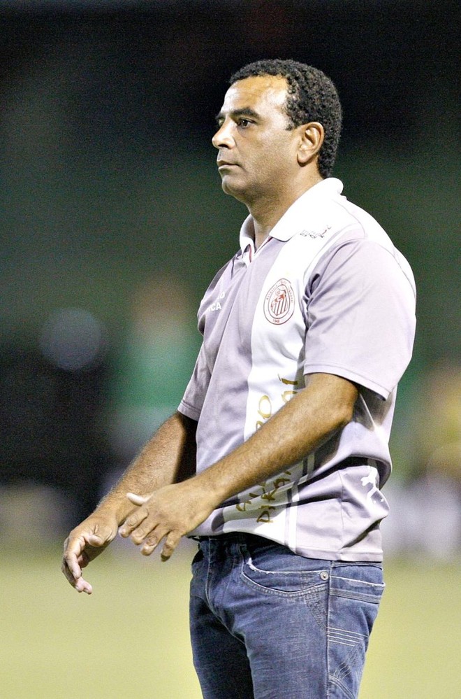 Paranavaí: Ney César (caiu na 11ª rodada) Zezito assumiu |