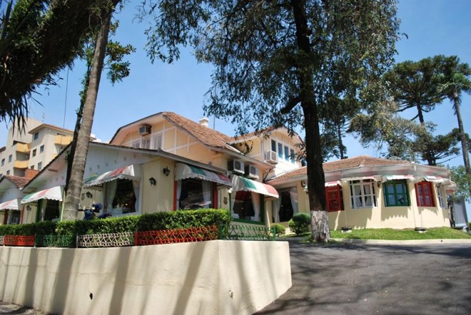 Bangalô de Serafim França, na Avenida do Batel. Projeto arquitetônico de 1923 |