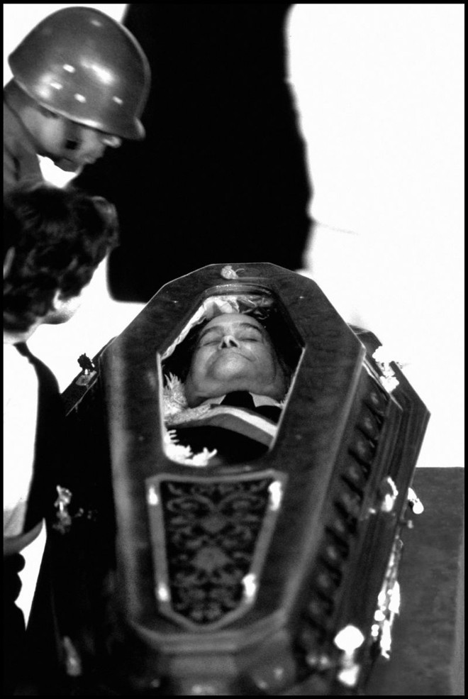 Tancredo Neves, no caixão. | 