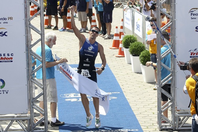 Etapa da prova masculina do Triathlon Sesc Caiobá |