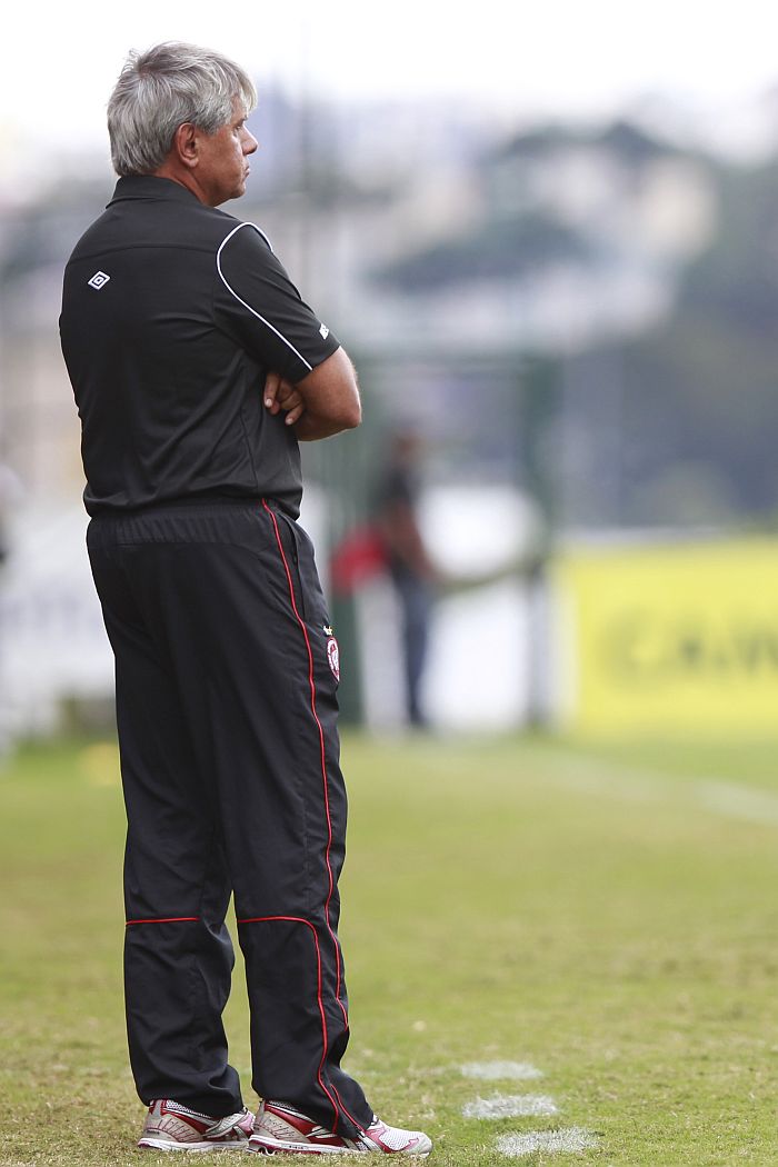 A favor do Atlético do técnico Arthur Bernardes neste sábado pega o clima pesado no Operário | Henry Milléo / Gazeta do Povo