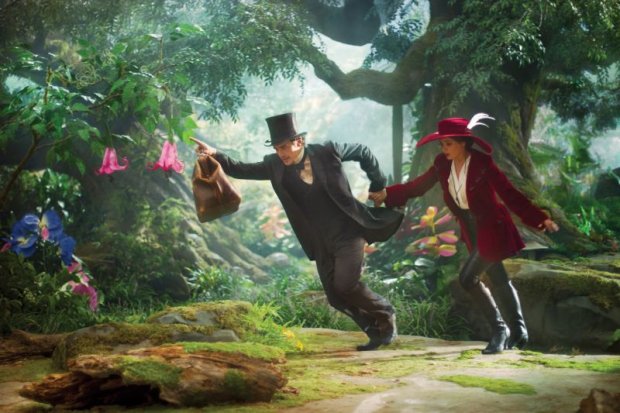 Relação de Oz com a bruxa Theodora (Mila Kunis) dá complexidade à trama | Divulgação