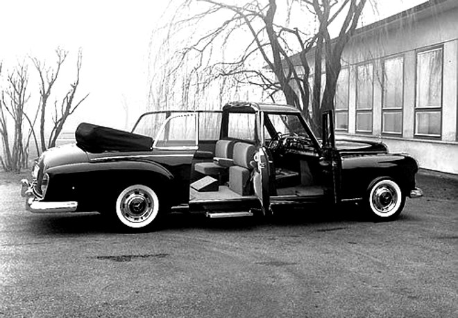 O Mercedes Laudelet 300d tinha teto retrátil | 