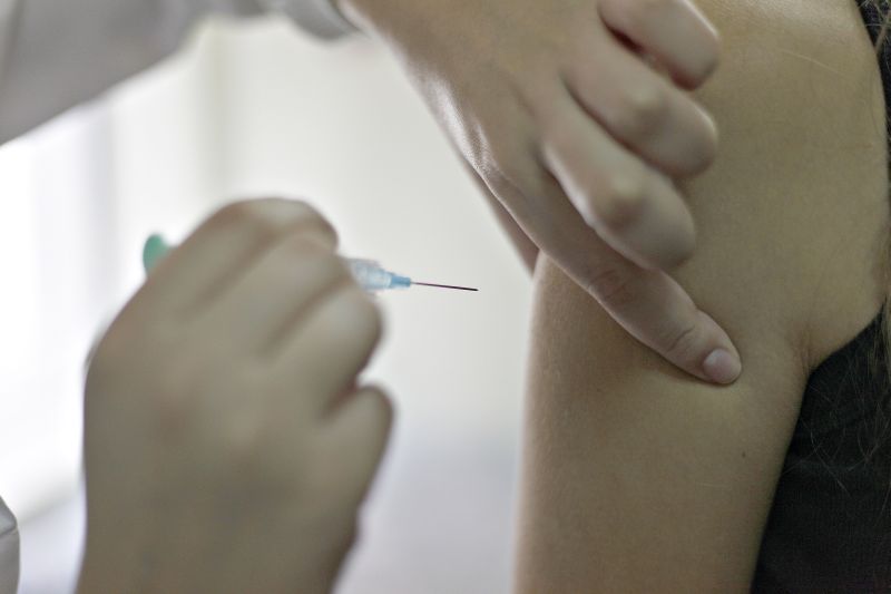 Imunização: postos de saúde do Paraná só devem começar a vacinação contra a gripe no dia 15 de abril | Jonathan Campos / Gazeta do Povo