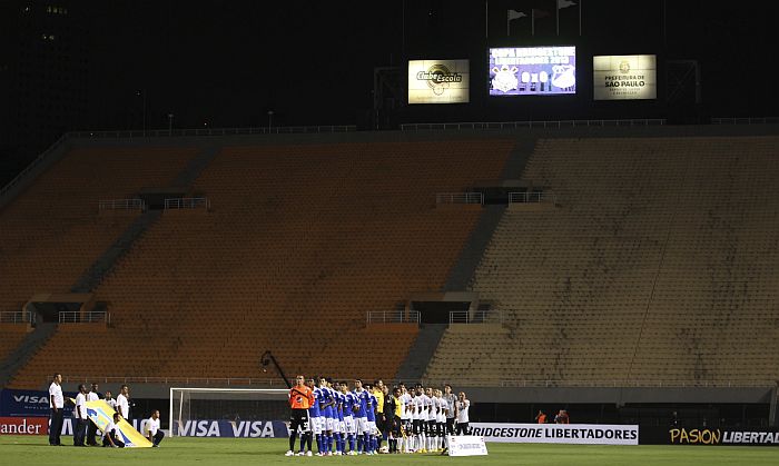 Corinthians pagou apenas uma partida de punição e teve de jogar sem torcida diante do Millonários | Paulo Whitaker / Reuters