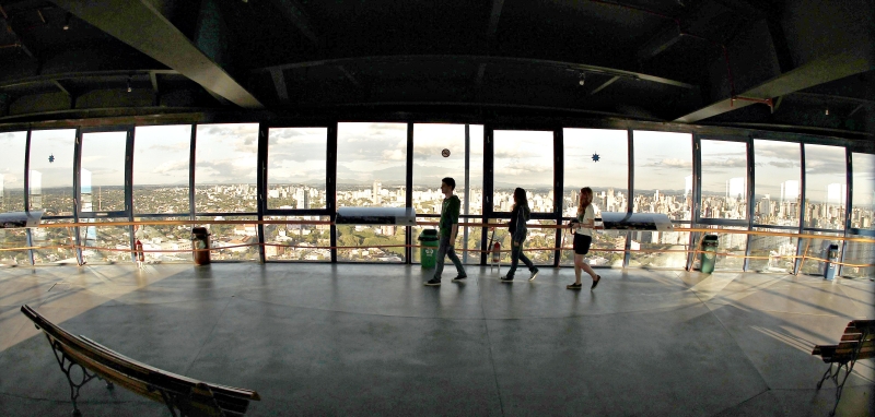 A falta de tempo é o maior motivo para o curitibano não visitar atrações, como a Torre Panorâmica | Daniel Castellano / Gazeta do Povo