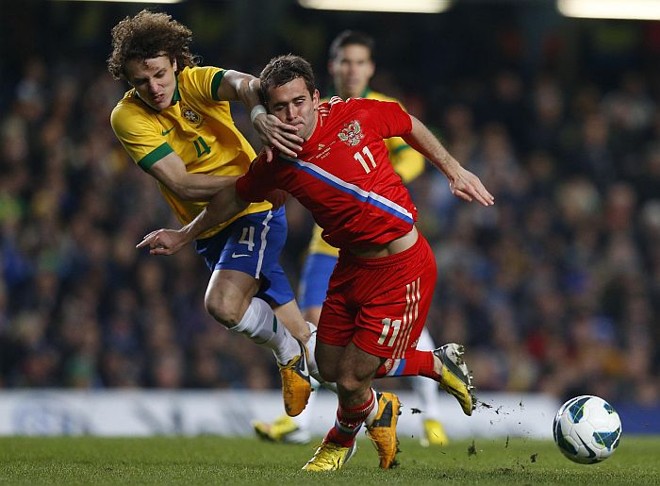 David Luiz na marcação de Kerzhakov |