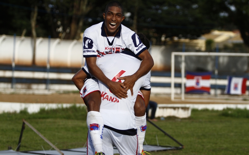 Ricardo Conceição comemora o gol que deu a vitória ao Tricolor | Gilberto Abelha/ Jornal de Londrina