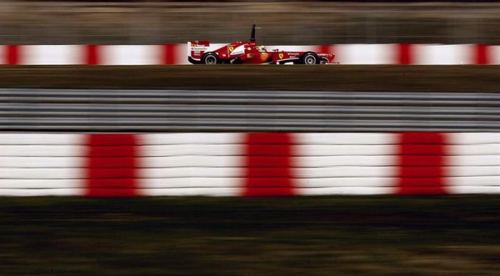 Mesmo com o susto do pneu, Felipe Massa cravou 1min21s266, o segundo tempo no treino de sábado em Barcelona | Alberto Estévez / EFE