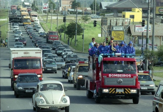 Recepção dna chegada do time do Rexona a Curitiba após conquistar a Superliga de 2000/2001 | 