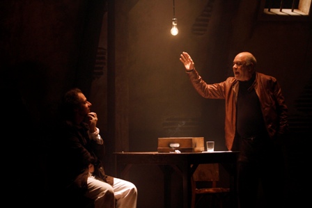 "The Pillowman", de São Paulo, e "O Homem Travesseiro", do Rio, partem ambos da obra do inglês Martin McDonagh | Divulgação