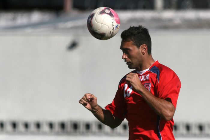 O lateral-esquerdo Massari vai estrear pelo Paraná no jogo de domingo | Alan Costa Pinto / Tribuna do Paraná
