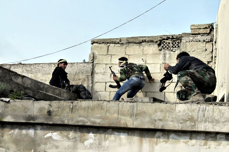 Membros do Exército Sírio Livre em combate no sábado | Saad Abobrahim/Reuters