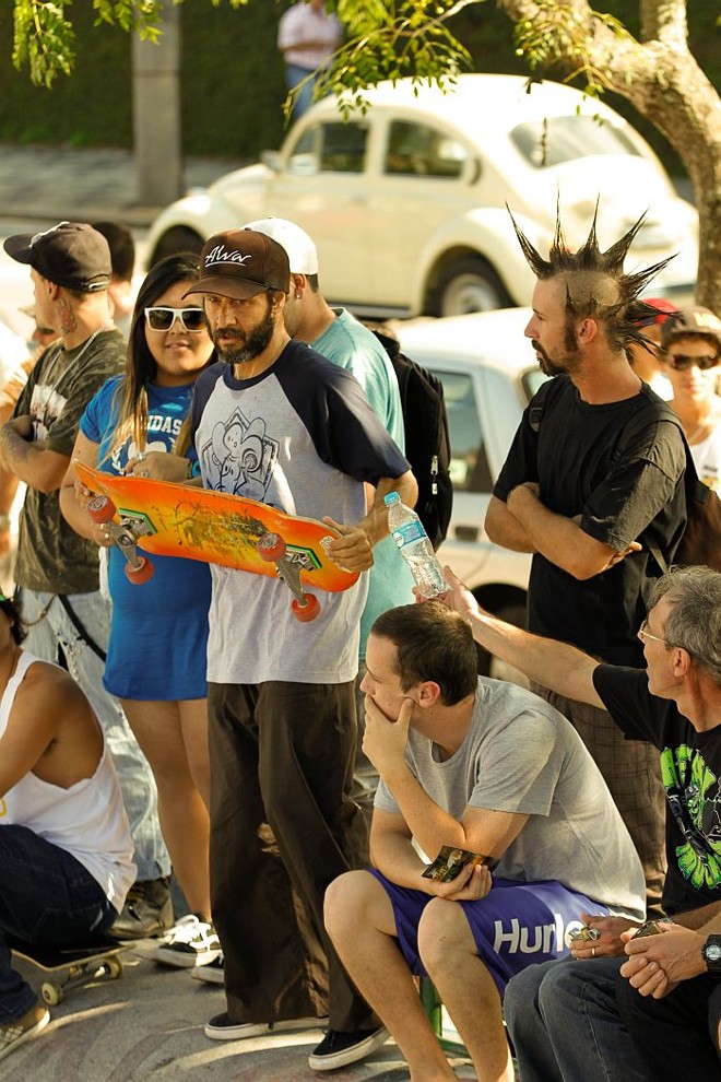 Tony Alva prestes a entrar na pista da Praça do Gaúcho |