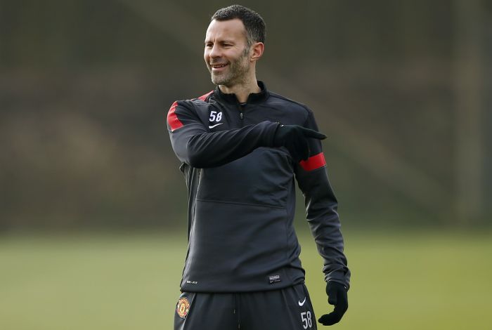 Ryan Giggs no treino do Manchester United desta segunda-feira, véspera do duelo com o Real Madrid | Darren Staples / Reuters