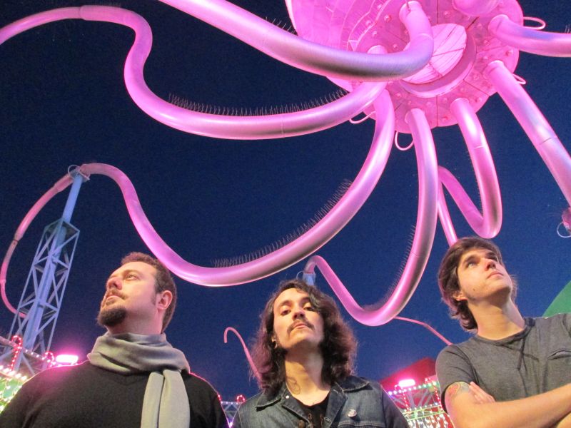 Tiago Lobão (baixo), Éder Chapolla (bateria) e Nevilton Alencar (guitarra e voz): segundo disco traz som amadurecido e com mais referências | Divulgação