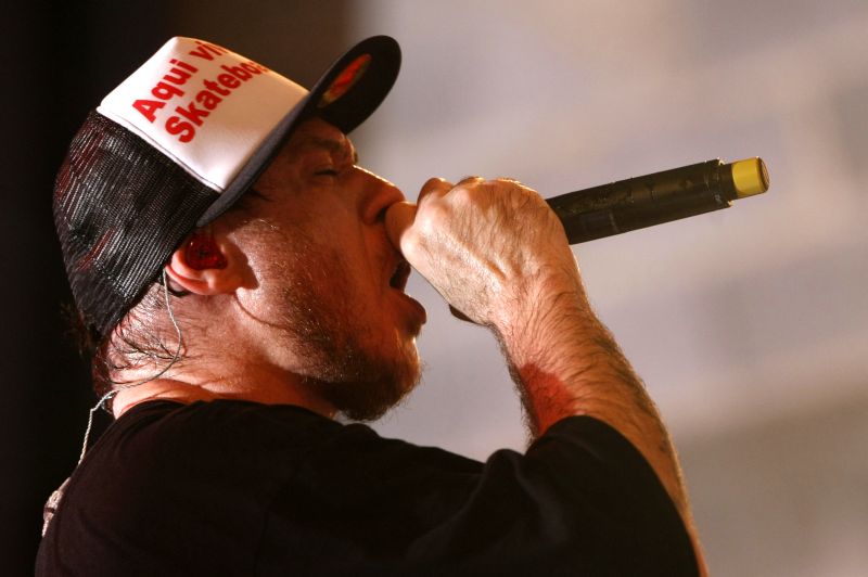 O vocalista da banda Charlie Brown Jr. durante apresentação no Lupaluna 2012 | Hugo Harada/Gazeta do Povo