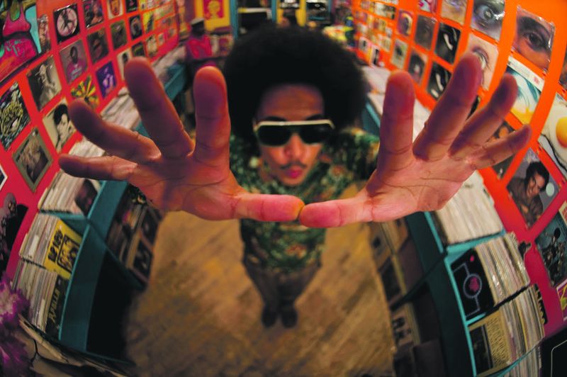 Joel Stones, dono de uma loja de discos, esteve no Brasil pesquisando a psicodelia | Divulgação