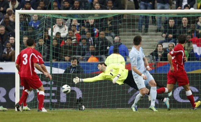 Giroud fez de cabeça o primeiro da França diante da Geórgia | 
