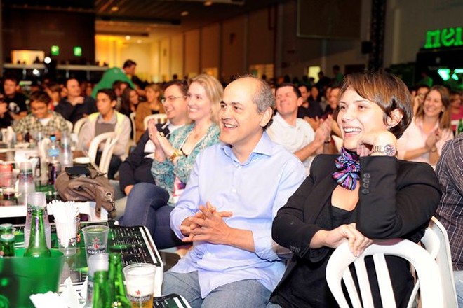 Prefeito Gustavo Fruet se divertiu em uma mesa bem de frente para o palco | 
