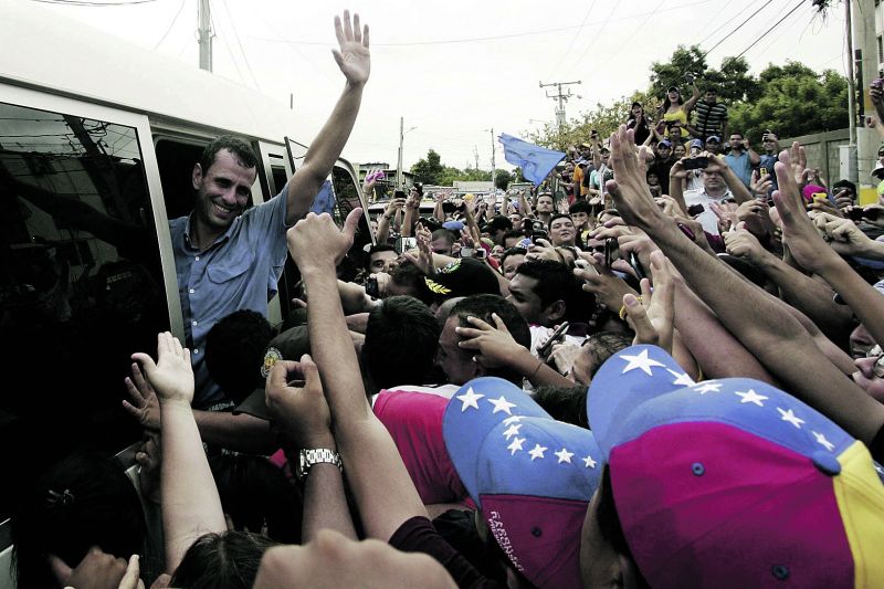 Henrique Capriles, em marcha por Maracaibo | Isaac Urrutia/Reuters