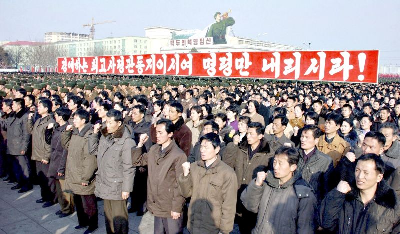 Norte-coreanos manifestam apoio ao regime, em Pyongyang | KCNA/Reuters