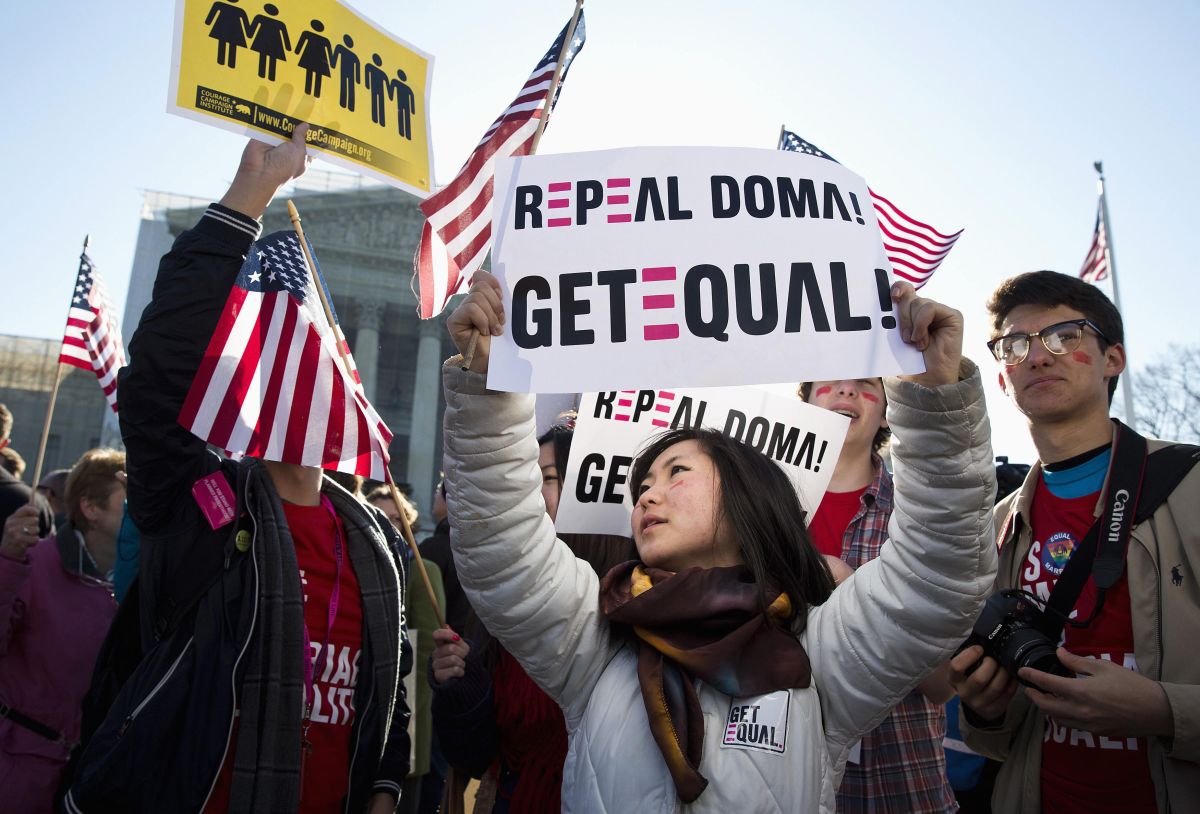 Manifestantes pró-casamento homoafetivo protestam em frente à Suprema Corte dos EUA | Reuters/Joshua Roberts