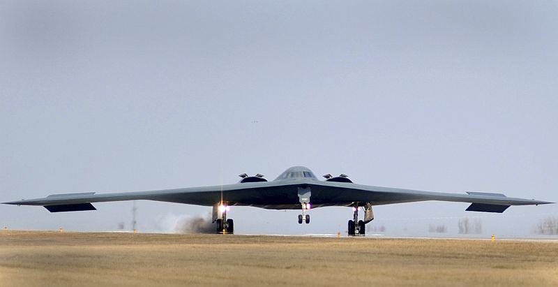 Bombardeiro B-2 Spirit utilizado pelas forças armadas norte-americanas semelhante aos que foram usados em exercícios militares próximo à fronteira entre as Coreias | REUTERS/Kenny Holston/U.S. Air Force