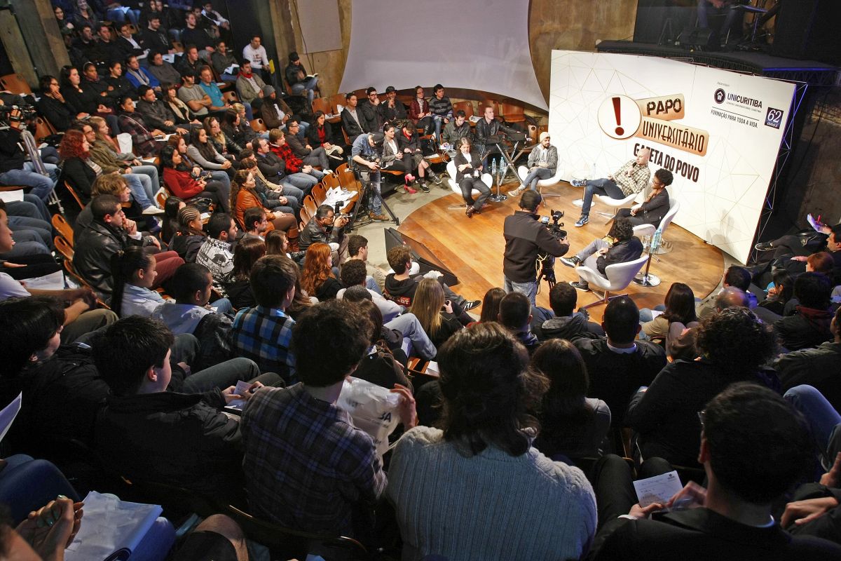 Imagem de uma das edições anteriores do Papo Universitário, em 2012 | Hugo Harada / Gazeta do Povo