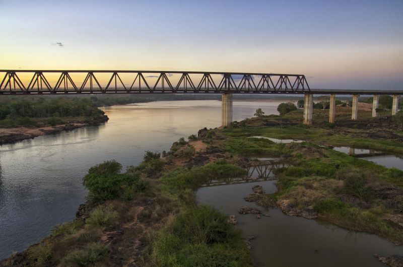 Trecho da Ferrovia Norte-Sul sobre o Rio Tocantins, já em operação: planos para porto maranhense estão mais adiantados | Otávio Nogueira/Creative Commons