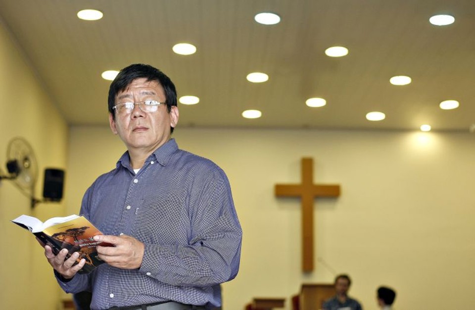 Pastor da Igreja Presbiteriana de Curitiba, Hugo Wu tem 49 anos e vive na capital há seis meses. Aqui temos mais oportunidade para crescer na vida. | Fotos: Jonathan Campos/ Gazeta do Povo