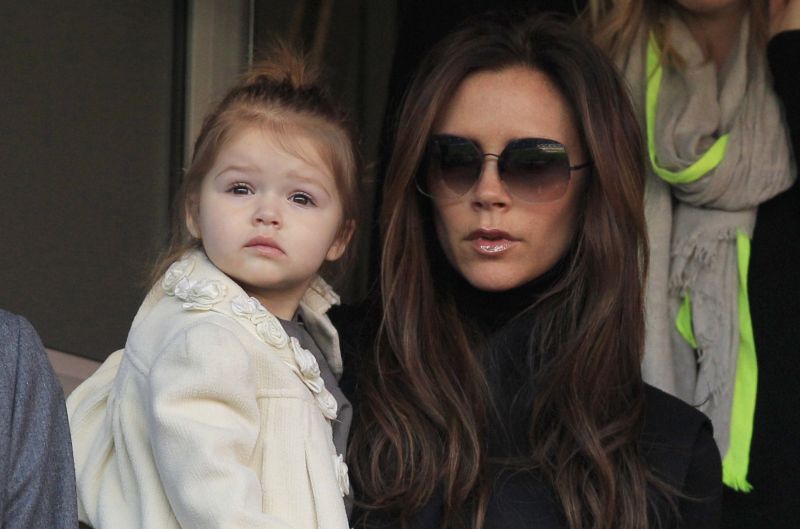 Victoria Beckham com a filha Harper | REUTERS/Gonzalo Fuentes