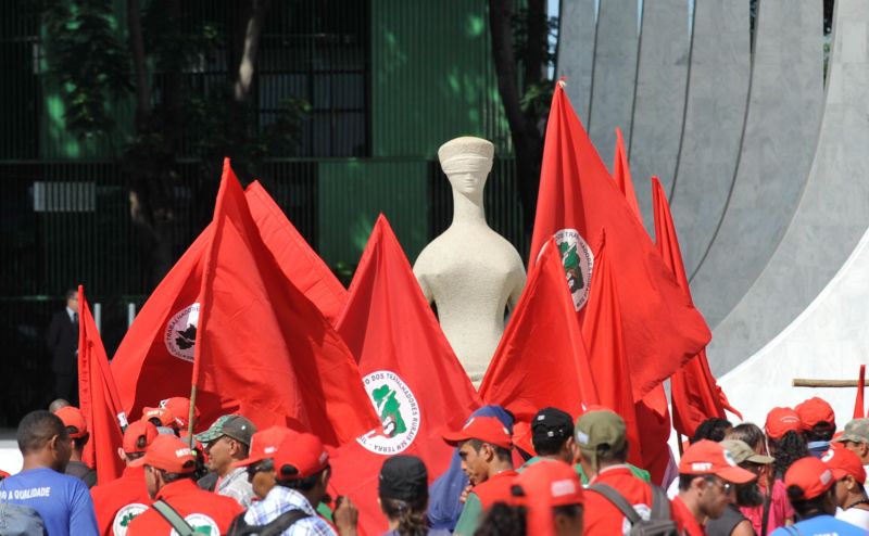 Cerca de 500 manifestantes pediram, em Brasília, o fim da impunidade nos confrontos no campo | Antonio Cruz/ ABr