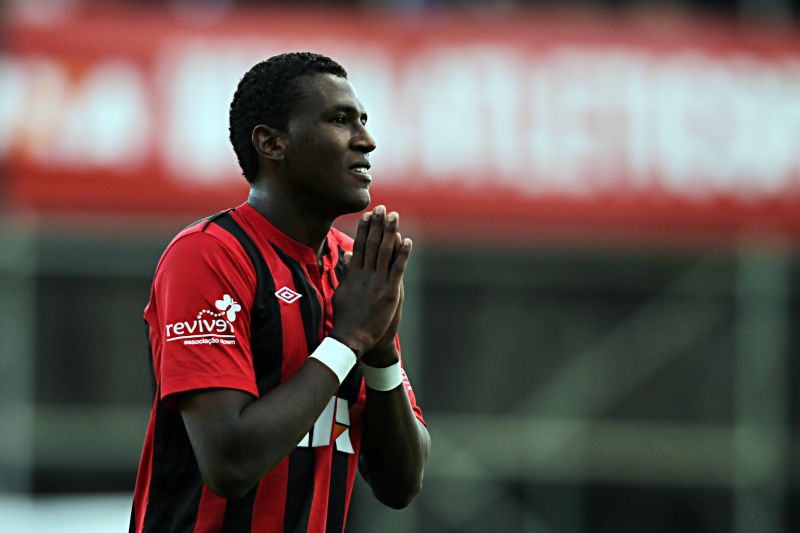 Com o gol de ontem sobre o Jotinha, Douglas Coutinho chegou a 11 no Paranaense | Albari Rosa/ Gazeta do Povo