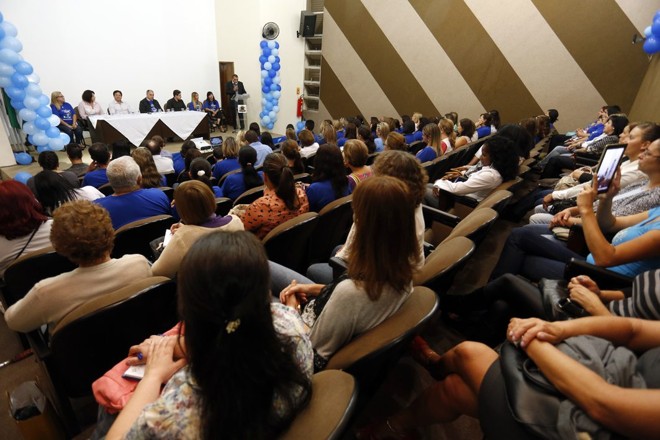 Em Araucária, a data foi marcada por um evento no Anfiteatro do Paço Municipal, reunindo pais, alunos e educadores em uma iniciativa das secretarias municipais de Educação e de Saúde. | 