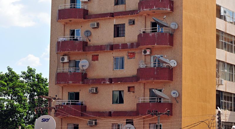 Prédios em Foz com diversas antenas de tevê via satélite: índice de irregularidades é alto | Marcos Labanca/ Gazeta do Povo