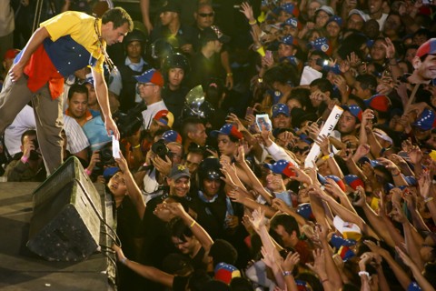 O candidato de oposição Henrique Capriles também silenciou sobre os presos políticos no país | Marco Bello/Reuters
