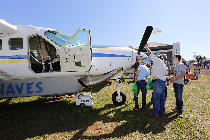 Aviões de US$ 1,4 milhão custam o preço de duas colheitadeiras e meia. | Divulgaa§a£o/ofacio Da Imagem